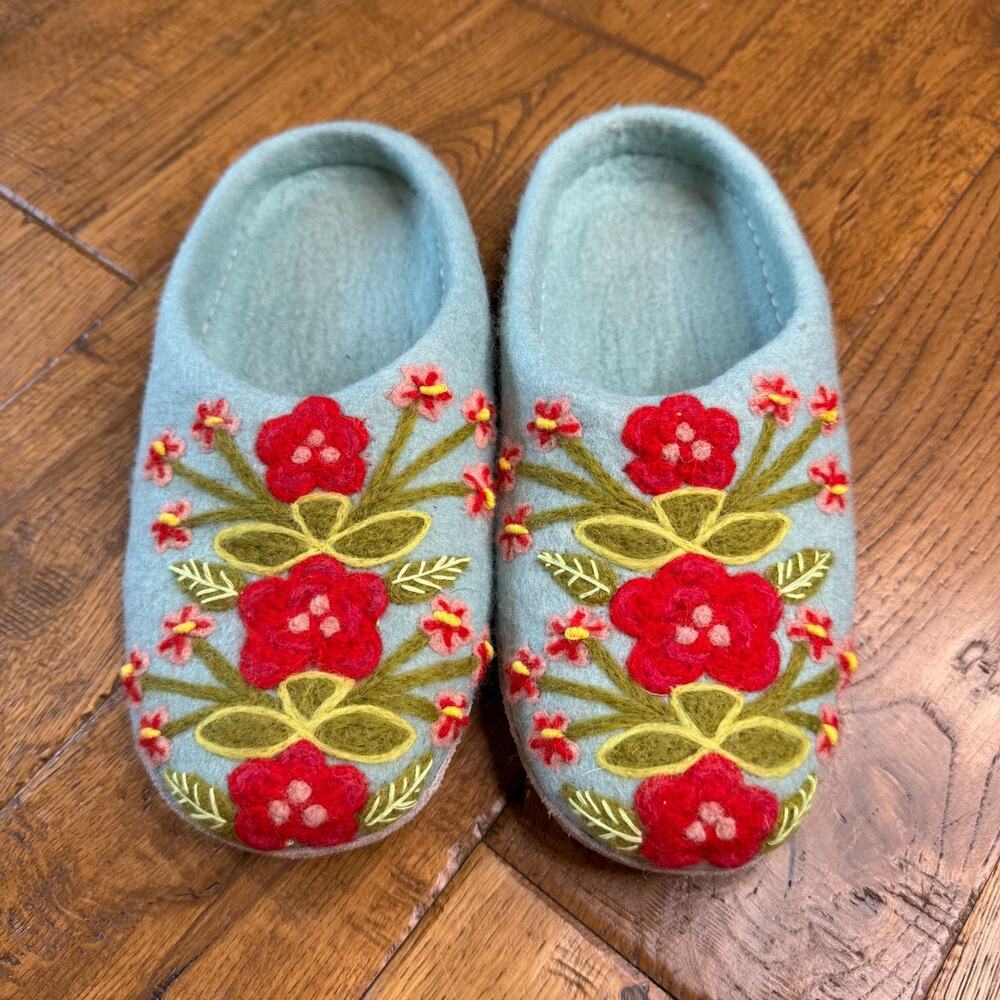 Anthropologie French Knot Blue Floral Felt 100% Wool Slipper Secret Garden Sz L